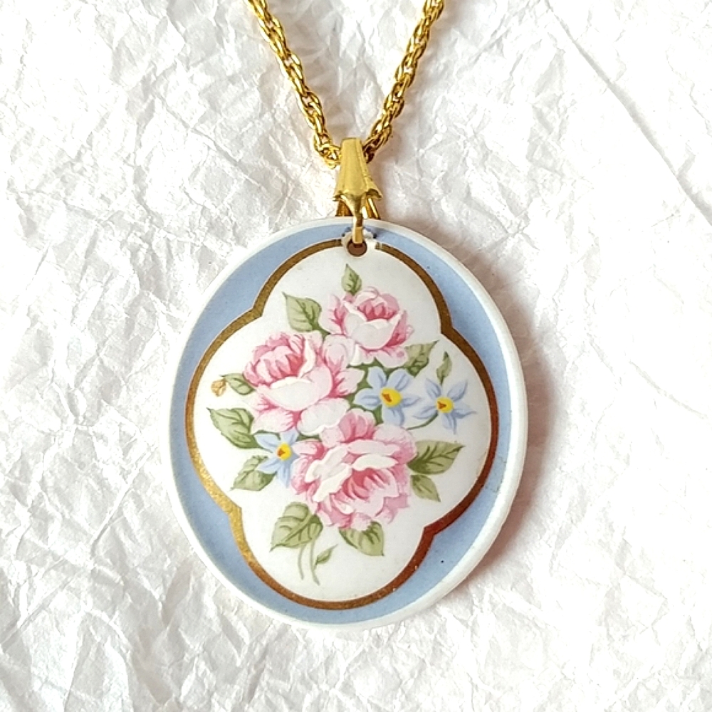 AVON PORCELAIN FLORAL BOUQUET PENDANT - PINK & BLUE ROSES - 24" CHAIN